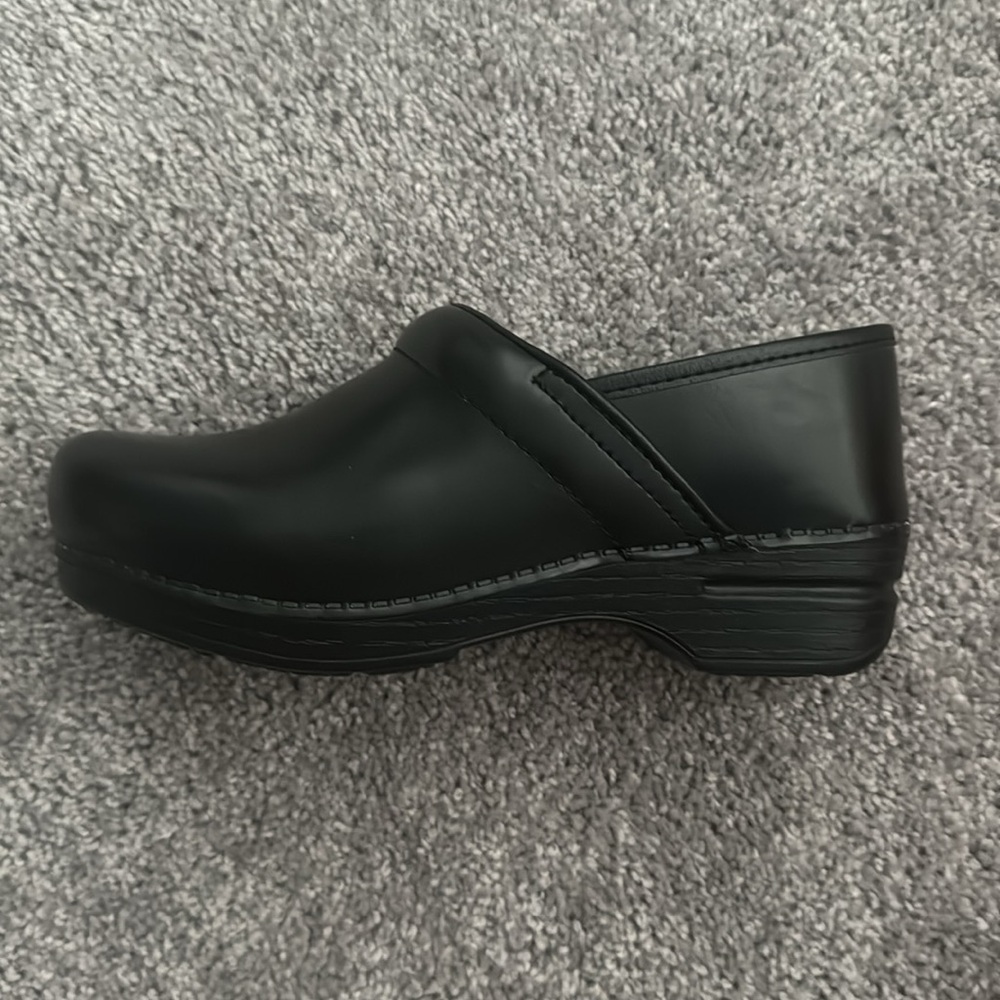 New in Box! Dansko Slip Resistant Shoes, Size 38